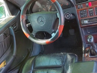 Mercedes C-Class foto 6