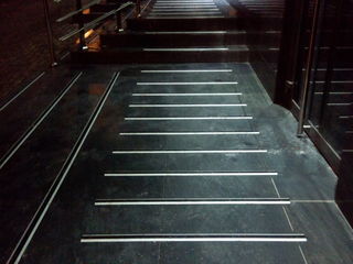Резино-алюминиевые накладки на ступени и площадки... Banda anti-alunecare. Полоса противоскольжения. foto 9