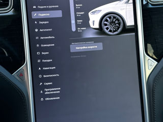 Tesla Model X foto 17