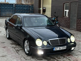 Mercedes E-Class foto 2