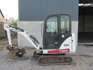 Prestări servicii mini-excavator Bobcat + Basculantă + Ciocan hidraulic