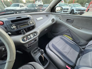 Nissan Almera Tino foto 15