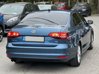 Volkswagen Jetta foto 3