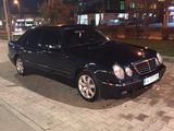 Mercedes E Class foto 8