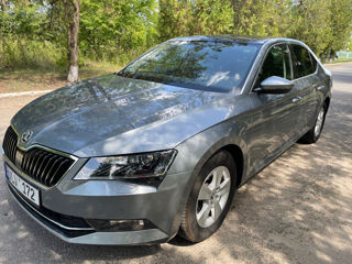 Skoda Superb foto 2