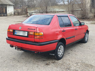 Volkswagen Vento foto 3