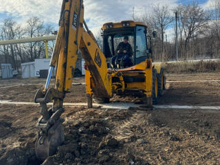 Prestări servicii cu diferite utilaje de constructii: Buldoexcavator , Miniexcavator . foto 10