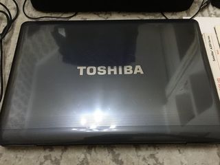 Toshiba Satellite A355 + Încărcător + Windows Vista Licențiat + Geantă + Mouse!