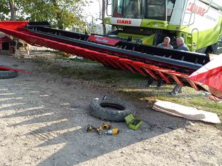 Prestam servicii de recoltare cu combine lexion 600 si lexion 580
