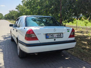 Mercedes C-Class foto 4