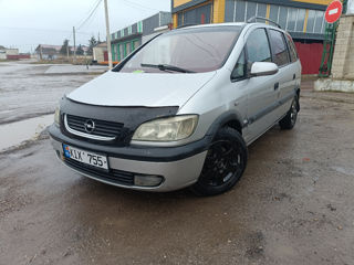 Opel Zafira foto 1