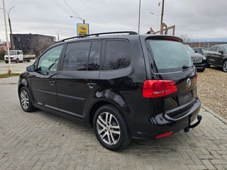 Volkswagen Touran foto 2