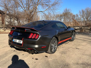 Ford Mustang foto 3