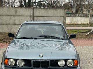 BMW 5 Series foto 2