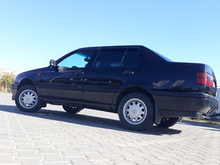 Volkswagen Vento foto 1