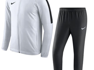 Prețuri noi costume sportive Nike foto 1