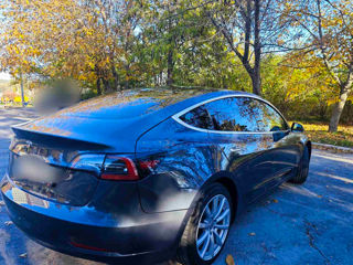 Tesla Model 3 foto 4