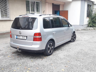 Volkswagen Touran foto 4