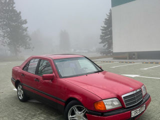 Mercedes C-Class foto 2