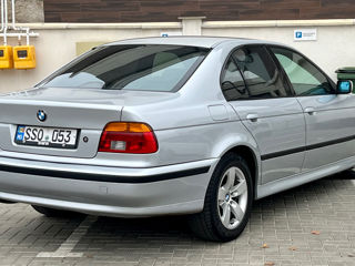 BMW 5 Series foto 4