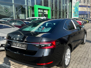 Skoda Superb foto 2