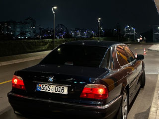 BMW 7 Series foto 4