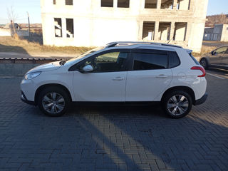 Peugeot 2008 foto 2