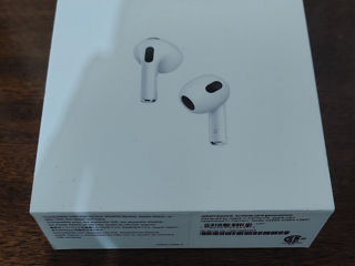 Apple AirPods 3 with Lightning Charging Case foto 2