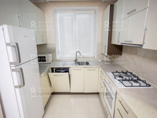 Apartament cu 2 camere, 90 m², Centru, Chișinău foto 4