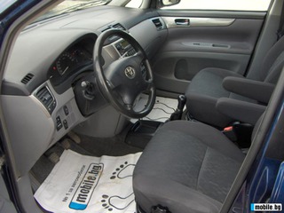 Toyota Avensis Verso foto 3