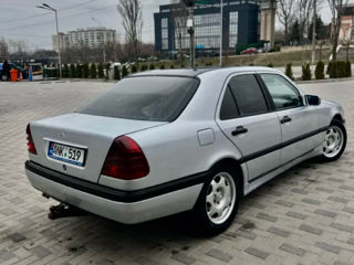 Mercedes C-Class foto 2