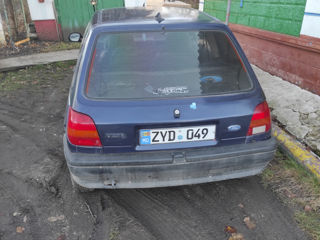 Ford Fiesta foto 1