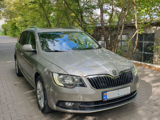 Skoda Superb foto 2