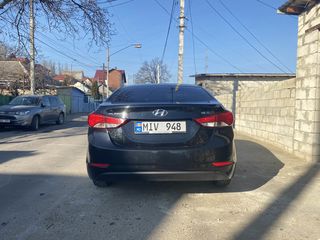 Hyundai Elantra foto 6