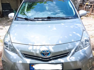 Toyota Prius v foto 1