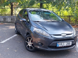 Ford Fiesta foto 1