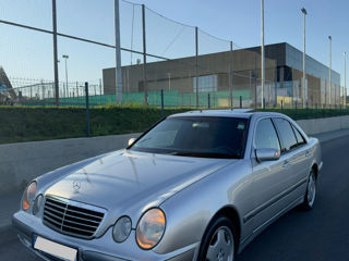 Mercedes E-Class foto 1