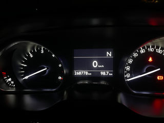 Peugeot 208 фото 3