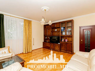 Casă spre vânzare cu 8 camere, 427 m2 în Chișinău, Centru foto 8
