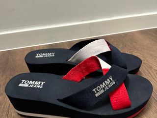 Tommy Jeans foto 3