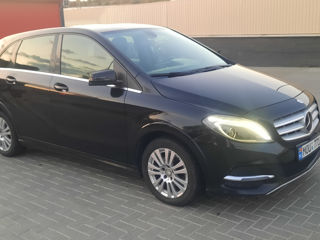 Mercedes B-Class foto 2