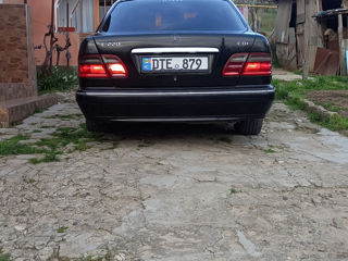 Mercedes E-Class foto 2