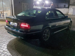 BMW 5 Series foto 3