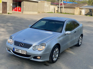 Mercedes C-Class foto 2