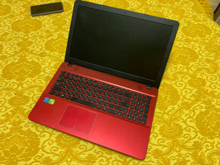 Красный игровой Asus 15,6, 4ядерный intel, 256gb ssd, Nvidia GeForce GT810