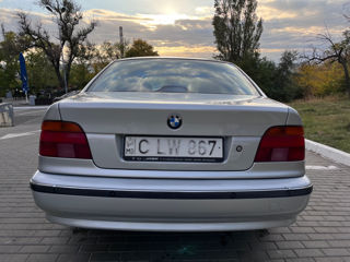 BMW 5 Series foto 3