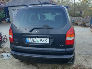 Opel Zafira foto 2