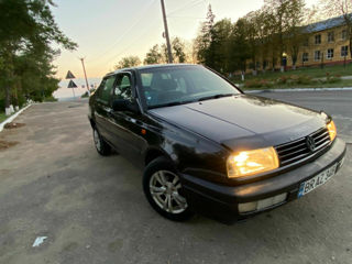 Volkswagen Vento foto 4