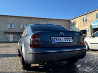 Skoda Superb foto 2