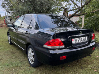 Mitsubishi Lancer foto 5